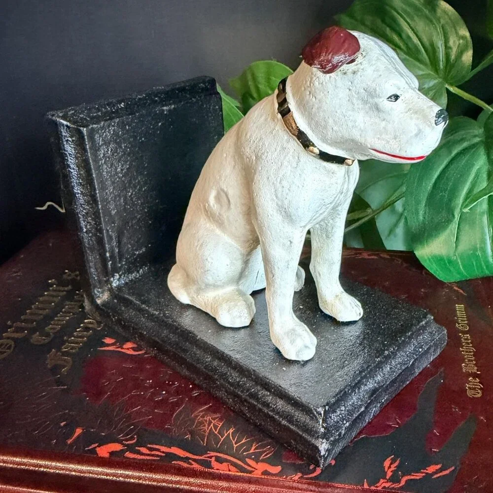 Unbranded gift sits